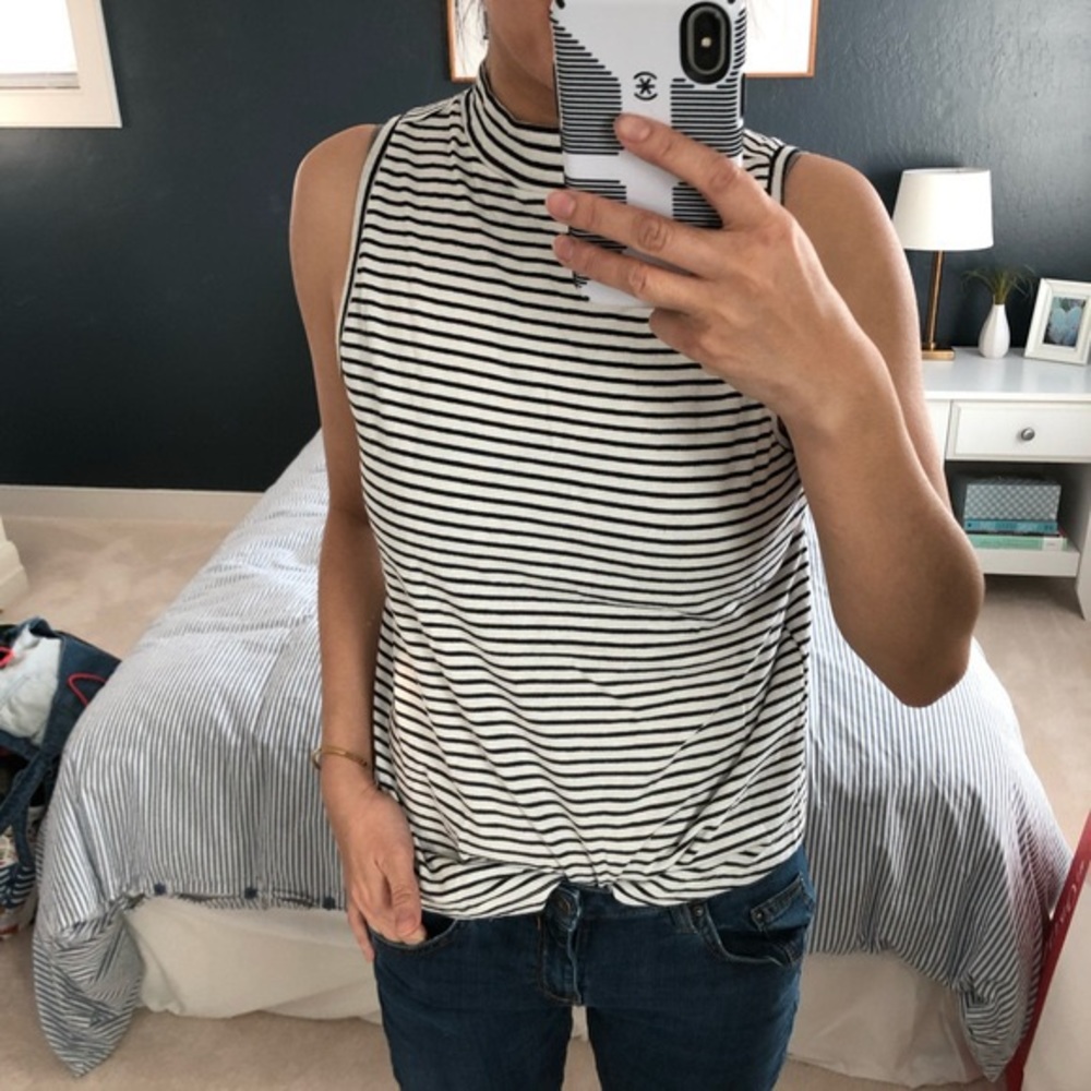 Universal thread Sleeveless turtleneck striped top